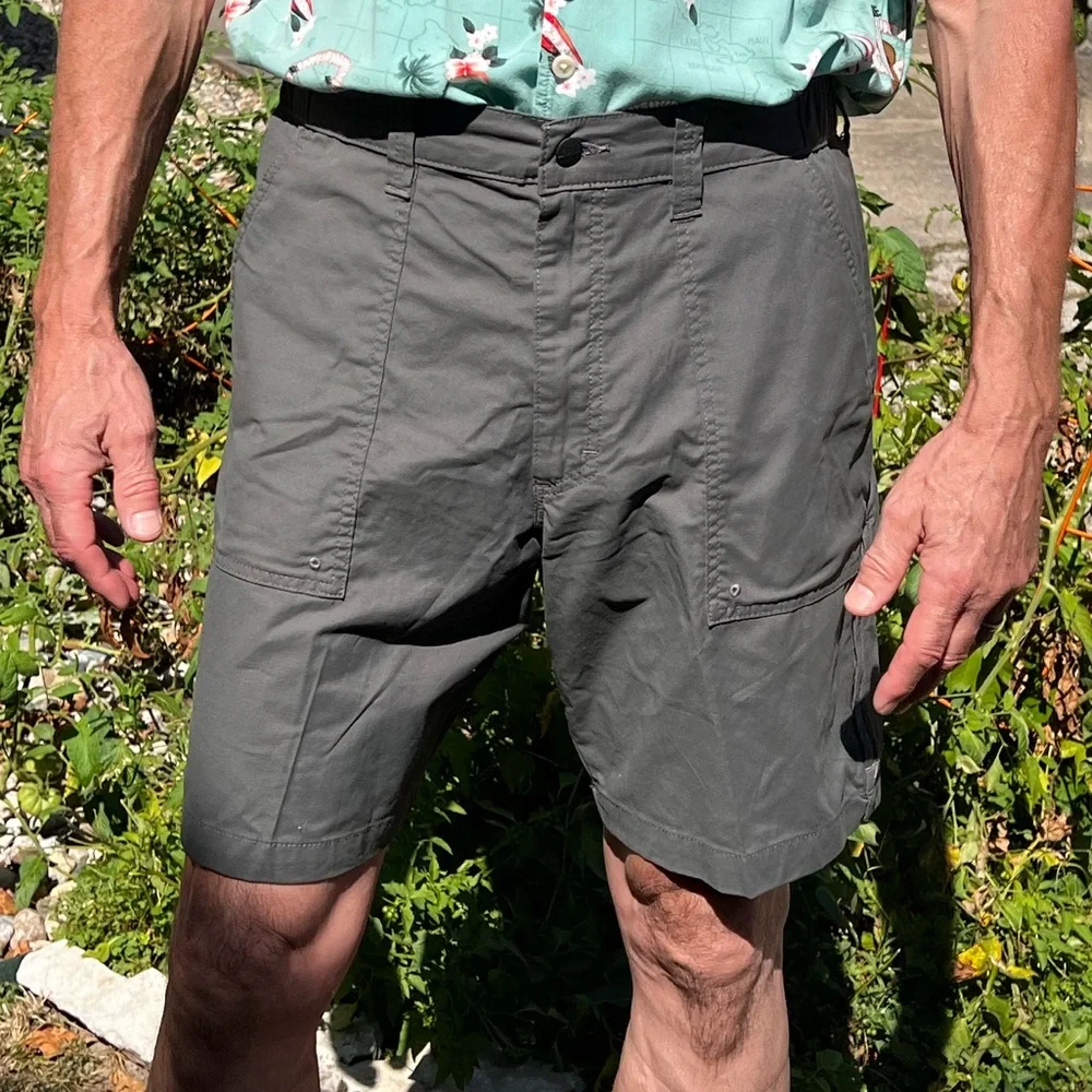 - Wrangler Sz 34 Gray Cargo Outdoor Trail Shorts! NEW!